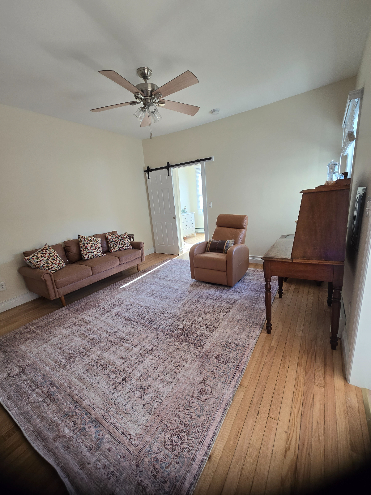 Newly Renovated  1 Bedroom. Great location between Ferries and Main Street, walking distance to Hosp - Photo 11