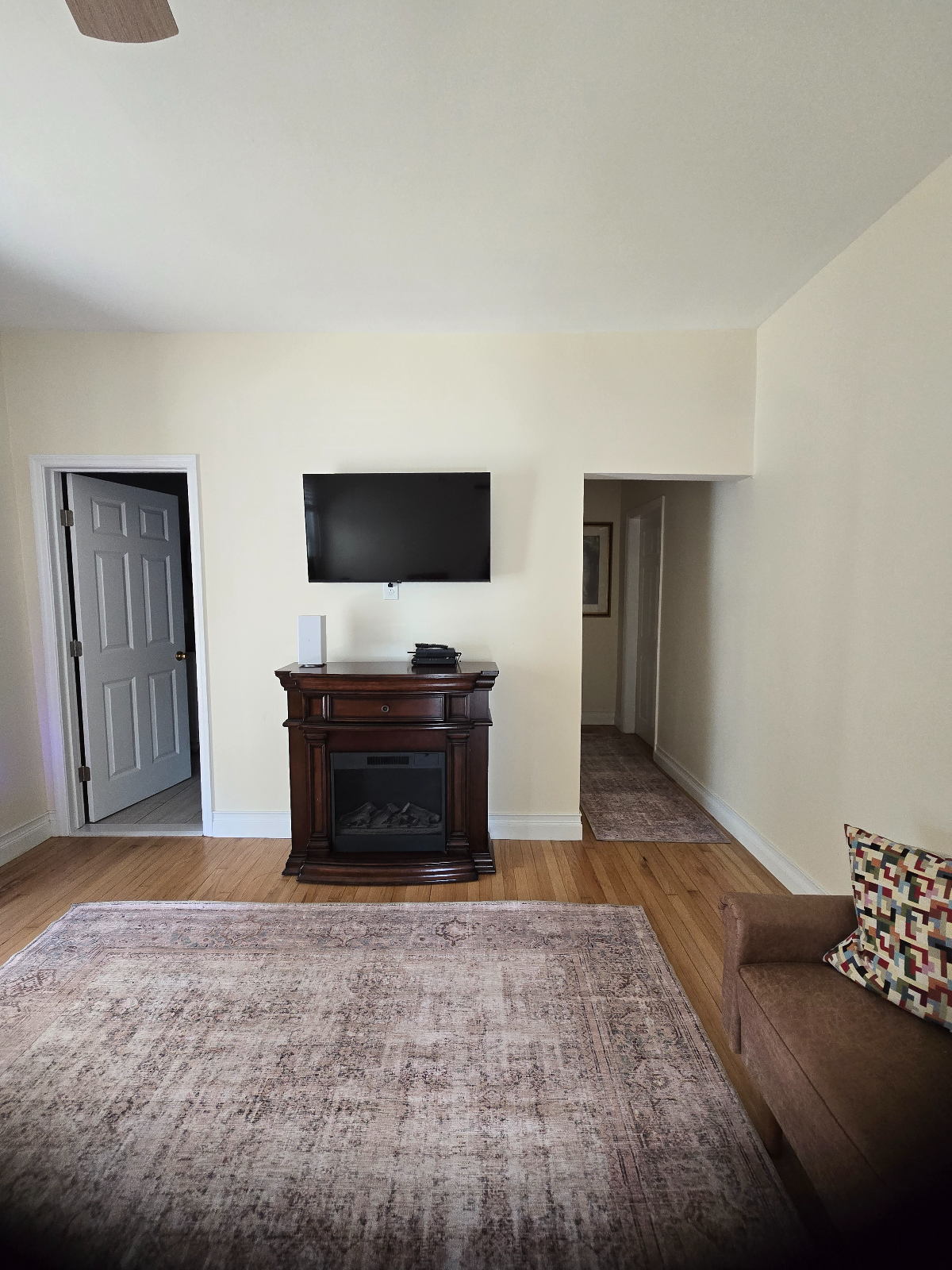 Newly Renovated  1 Bedroom. Great location between Ferries and Main Street, walking distance to Hosp - Photo 12