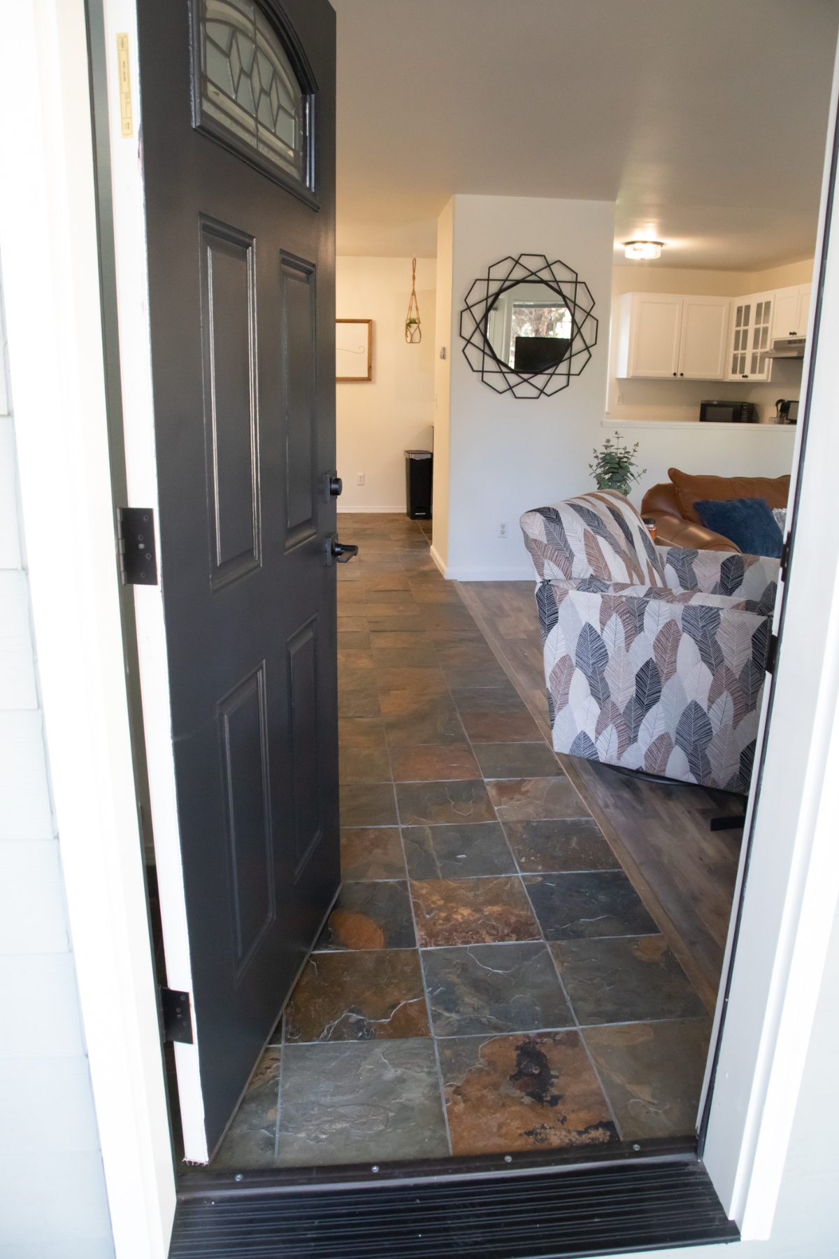 Beautiful 4 Bdrm, Dedicated Office, 4 min to St. Charles Bend - Photo 4