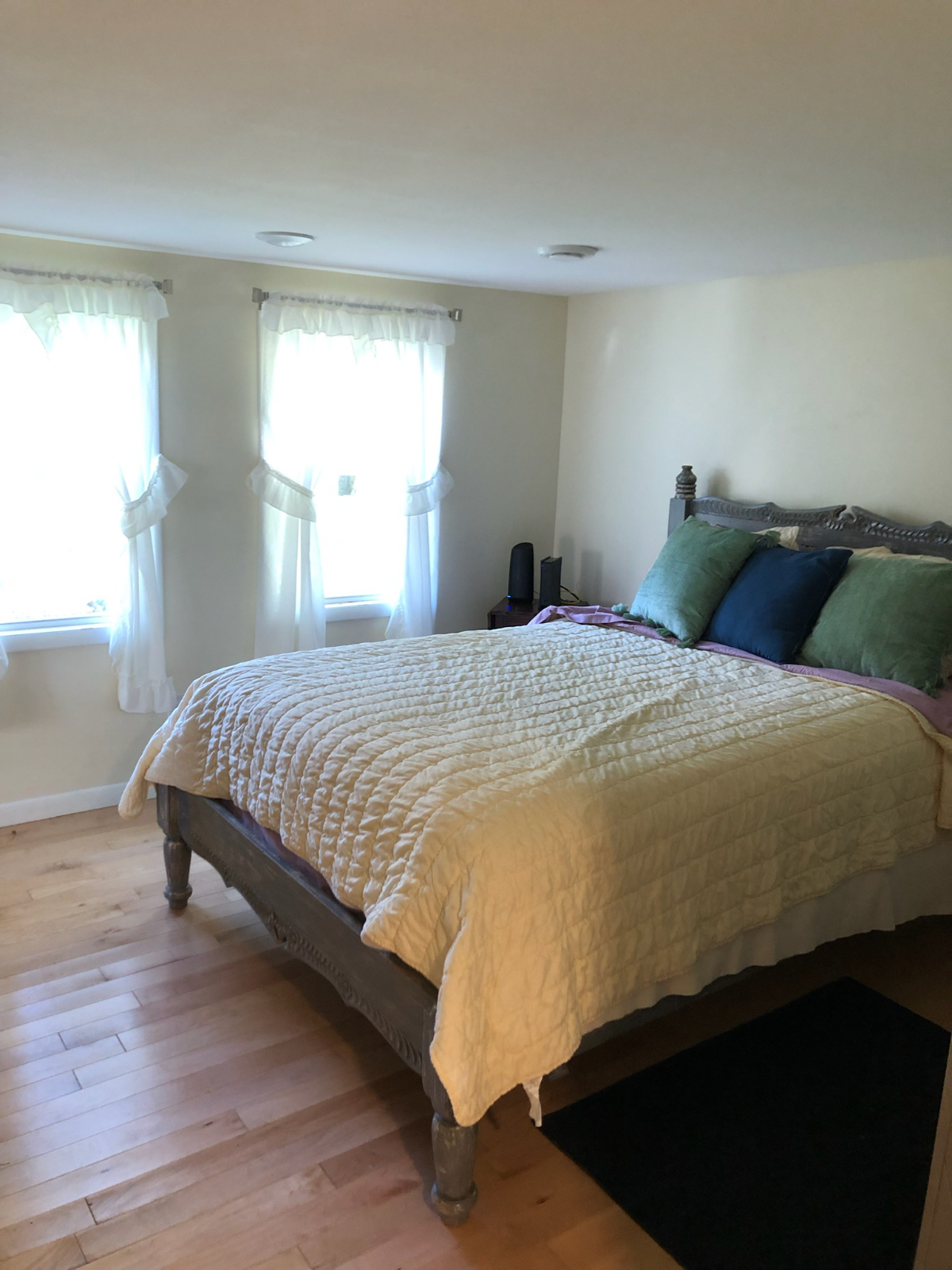Two bedroom and one bath. newly renovated. Cozy and homey. - Photo 2
