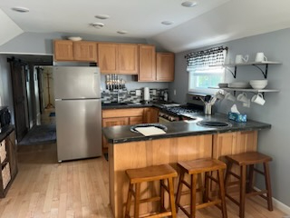 Two bedroom and one bath. newly renovated. Cozy and homey. - Photo 8