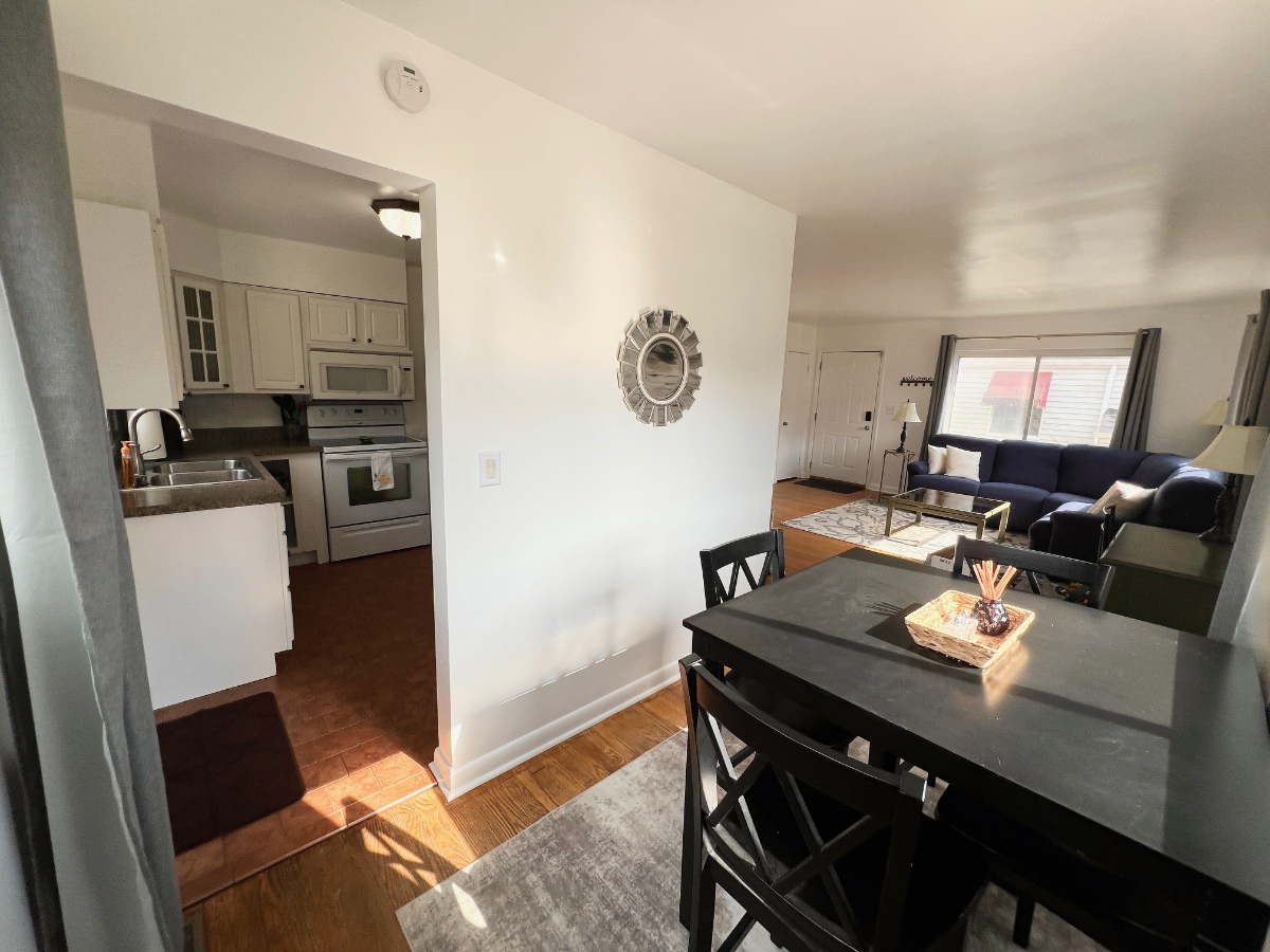 Furnished 2BR Townhouse Near CAMC + St. Francis | Utilities Included - Photo 12