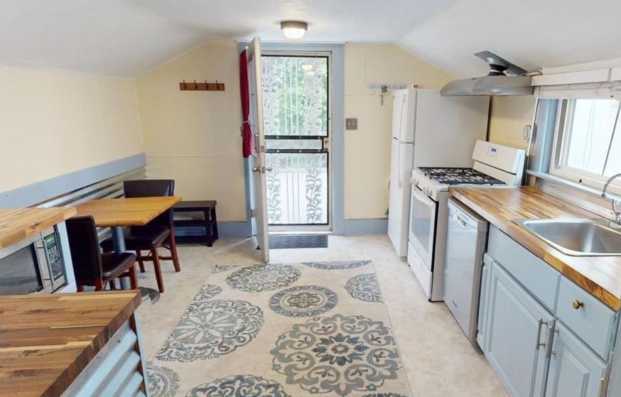 Cozy Cottage Near Downtown and Medical Facilities - Photo 2