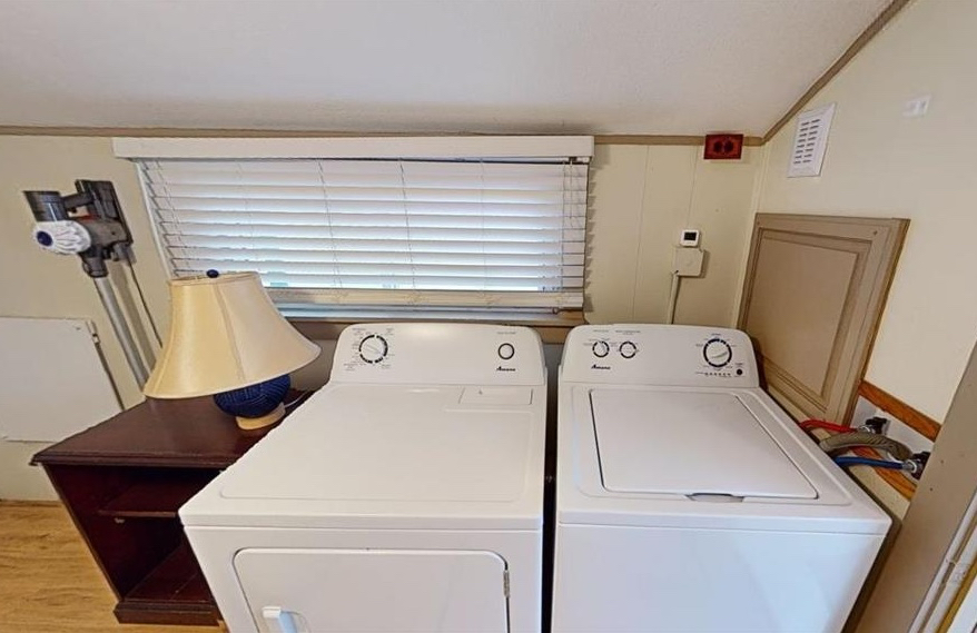 Cozy Cottage Near Downtown and Medical Facilities - Photo 3