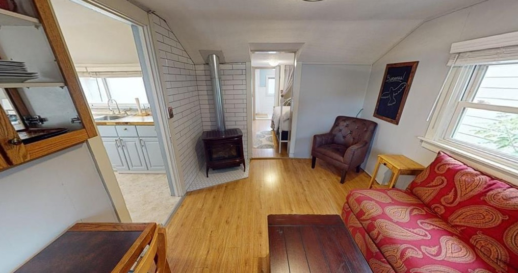 Cozy Cottage Near Downtown and Medical Facilities - Photo 4
