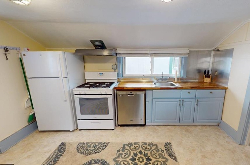 Cozy Cottage Near Downtown and Medical Facilities - Photo 7