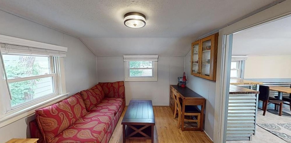 Cozy Cottage Near Downtown and Medical Facilities - Photo 11