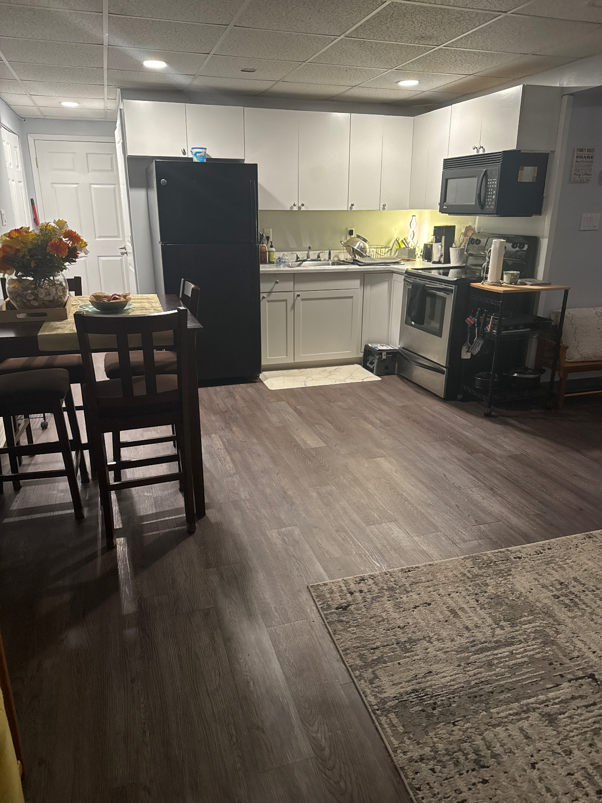Cozy apartment with access to all transportation - Photo 10