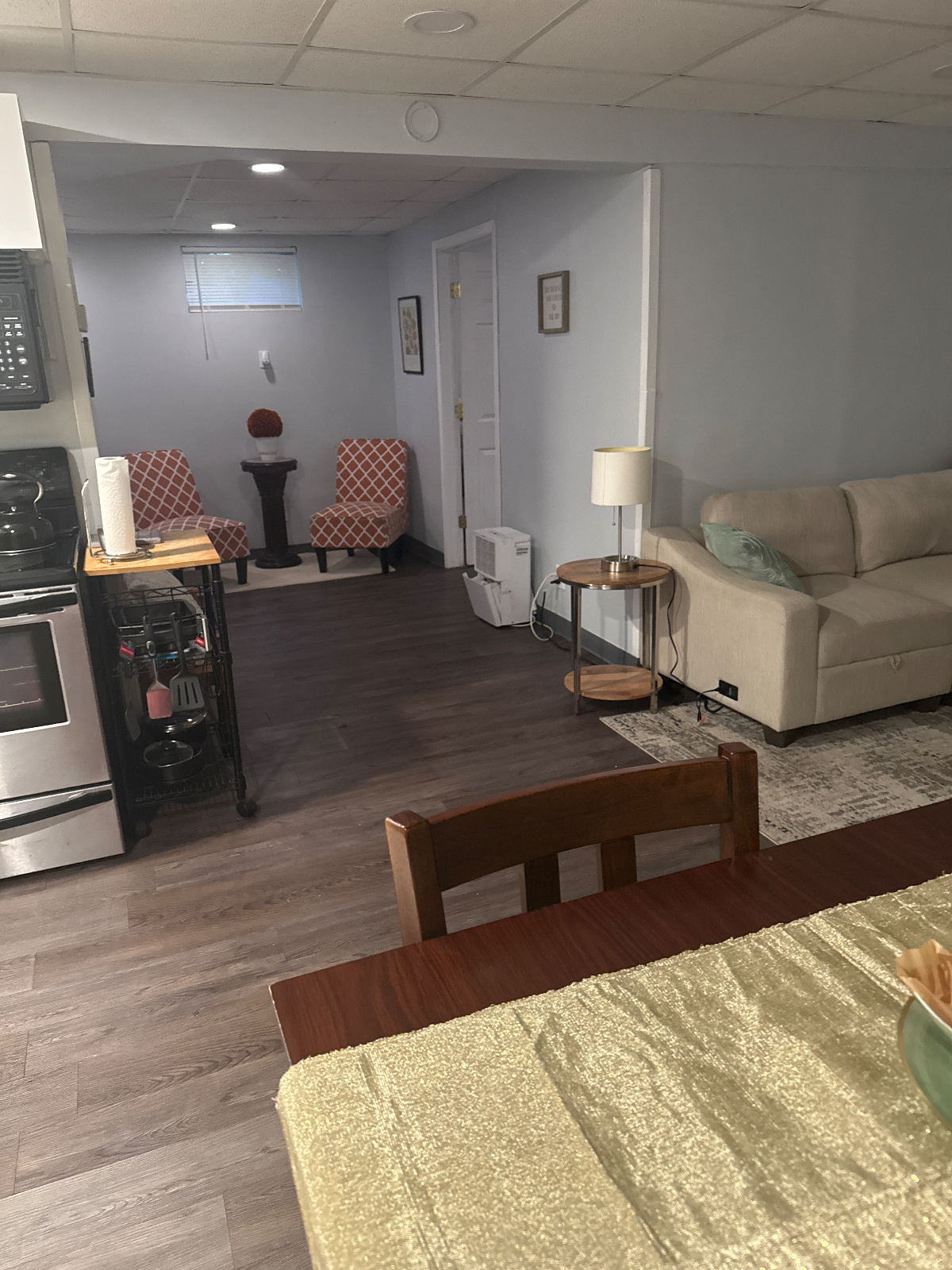 Cozy apartment with access to all transportation - Photo 8