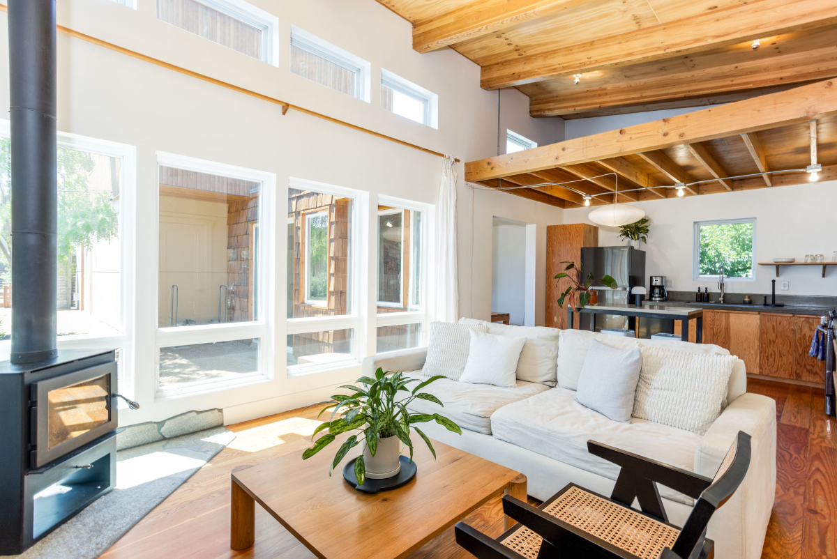 Temporary Modern Living on Bend's Westside - Photo 2