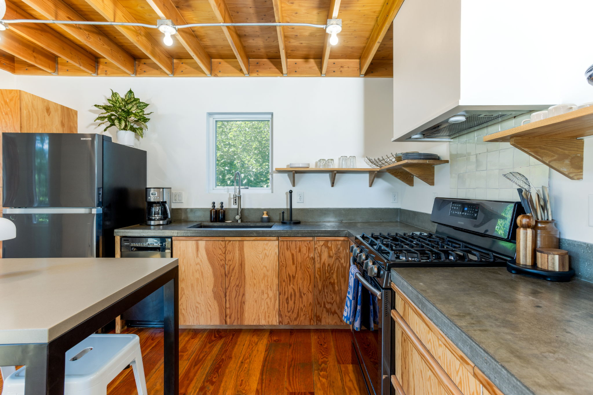 Temporary Modern Living on Bend's Westside - Photo 3