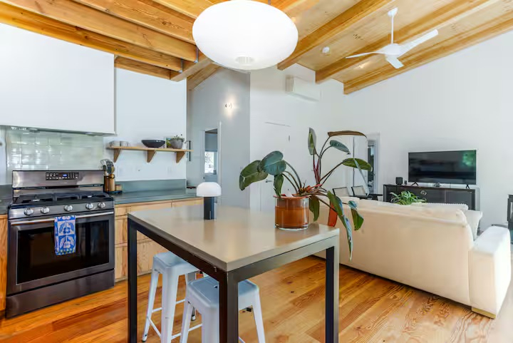Temporary Modern Living on Bend's Westside - Photo 4