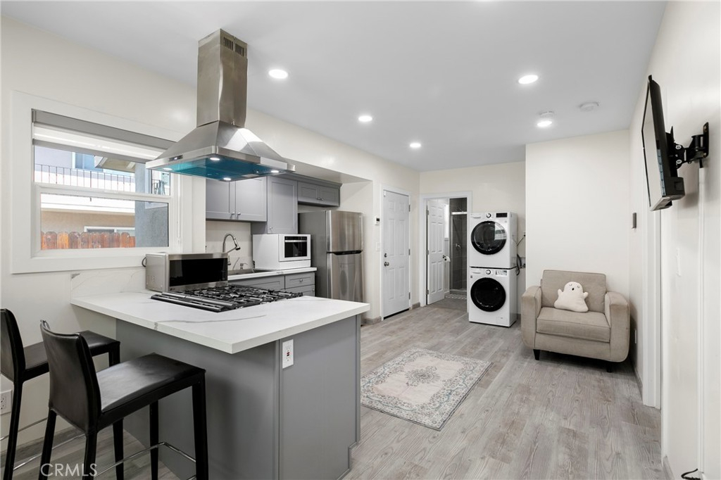 1 bed/1ba w/ Gourmet Kitchen & Private Yard
