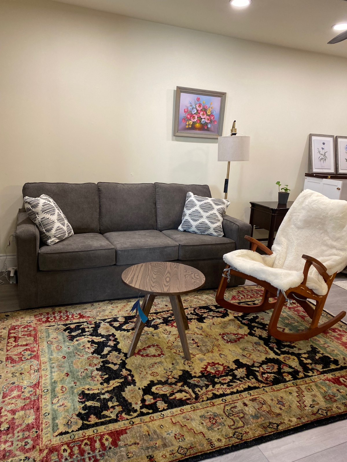 Spacious studio apartment walk to Huntington Village and hospital - Photo 2