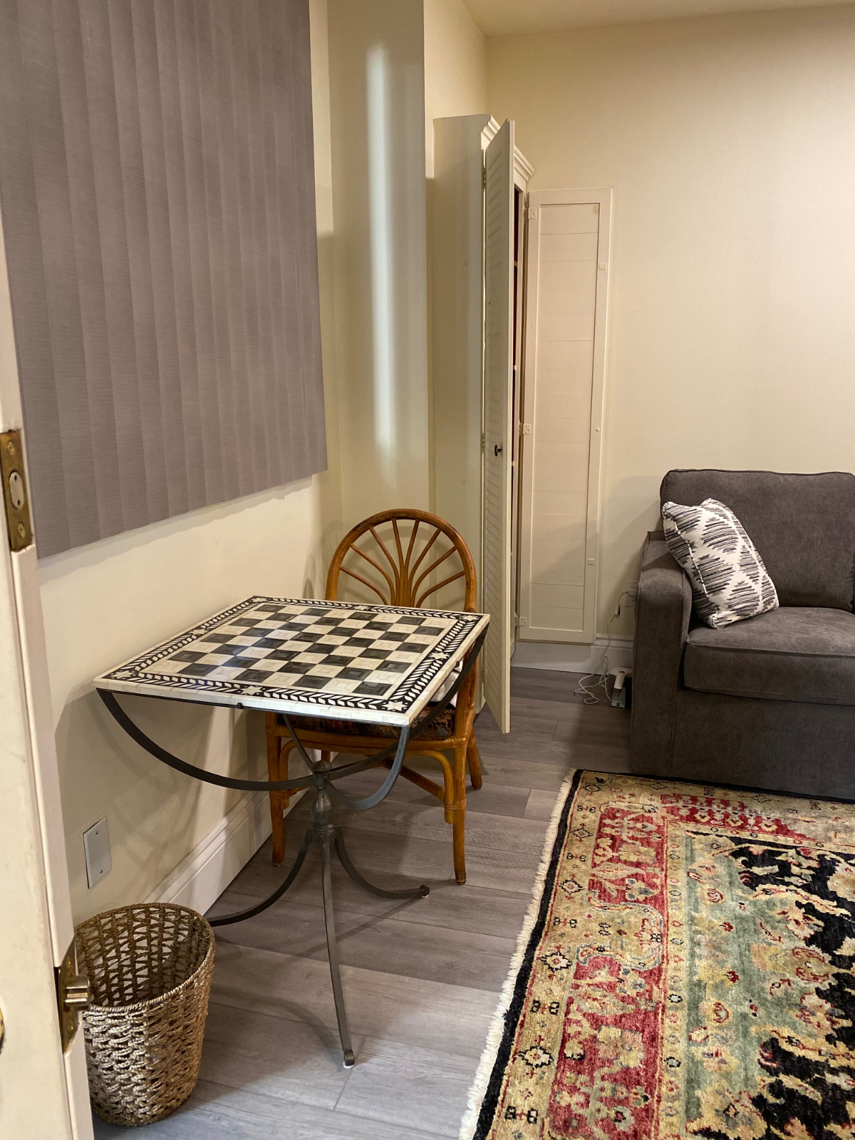 Spacious studio apartment walk to Huntington Village and hospital - Photo 8