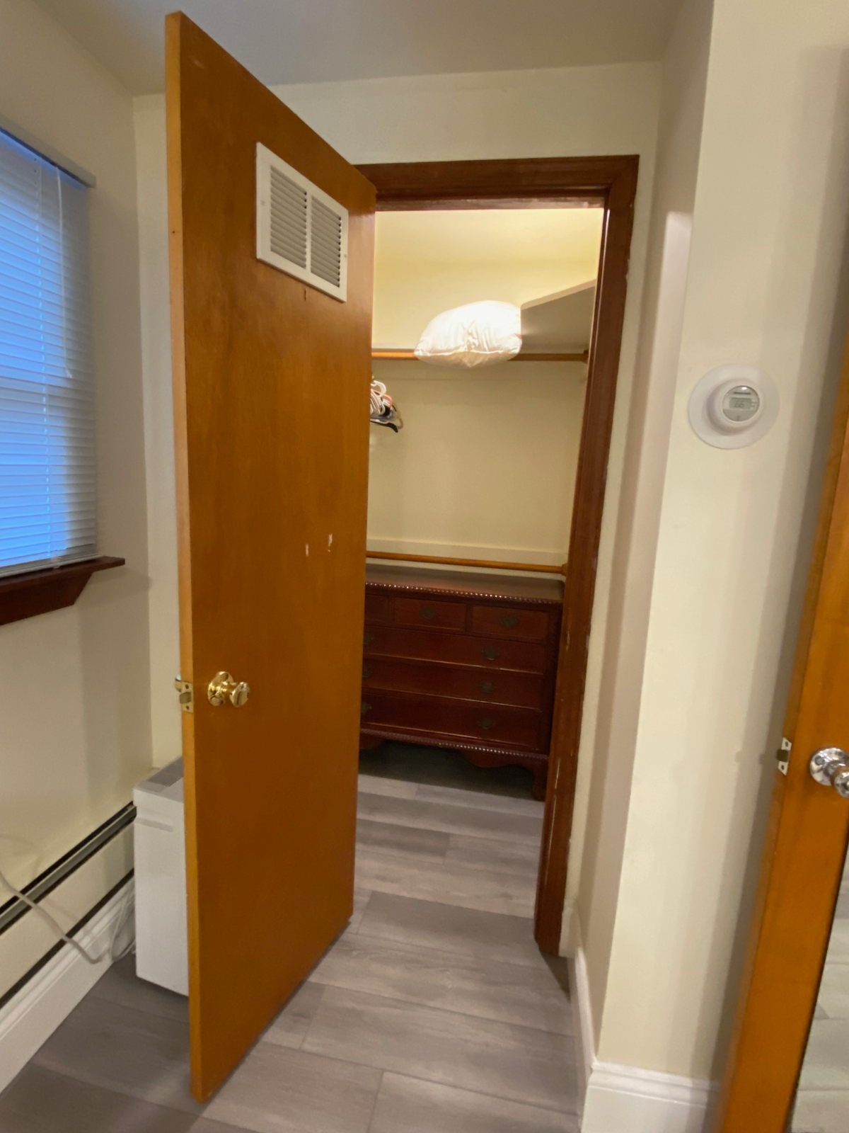 Spacious studio apartment walk to Huntington Village and hospital - Photo 9