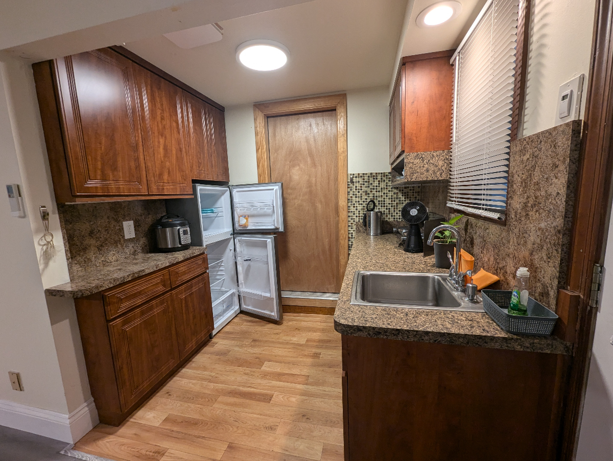 Spacious studio apartment walk to Huntington Village and hospital - Photo 5