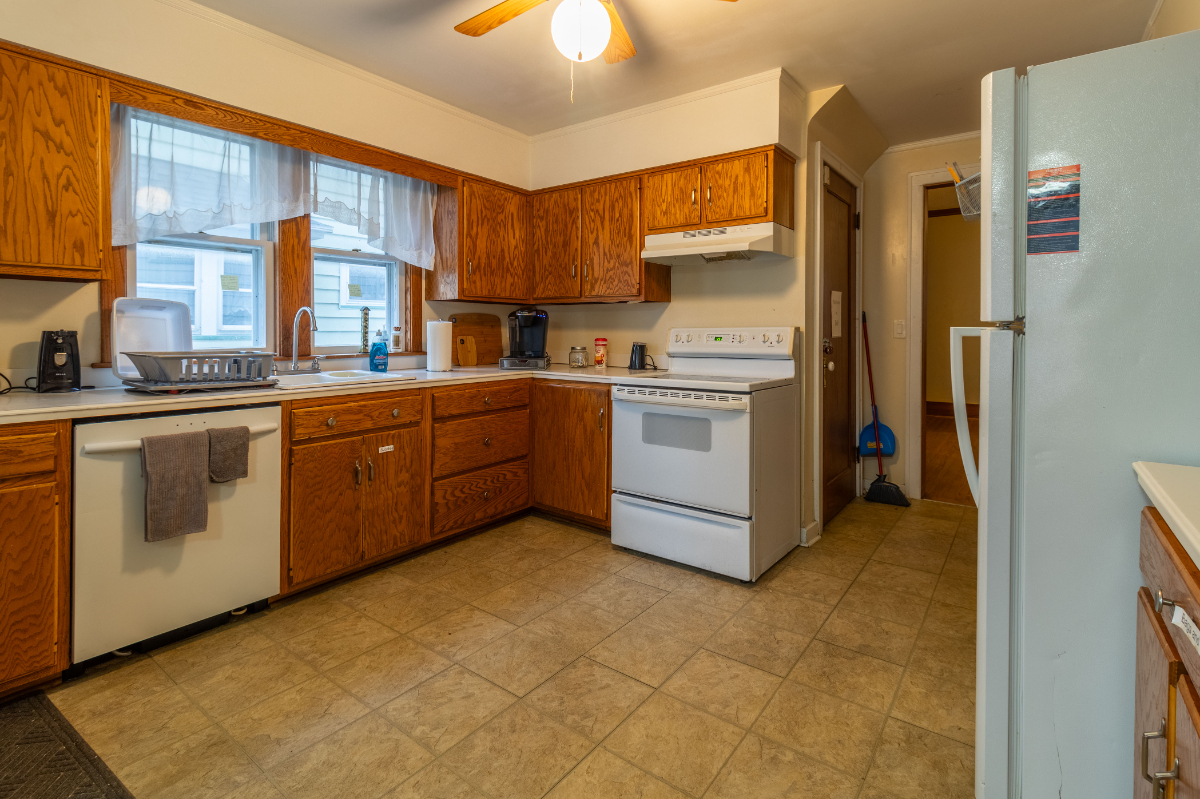 ROC | Furnished Home | Ideal for Relocation & Extended Stays - Photo 3