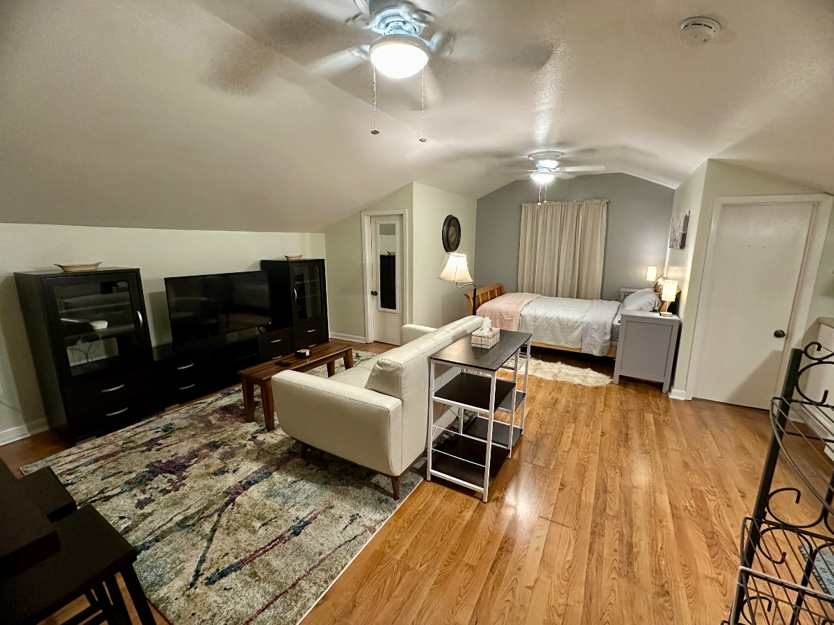 Private Studio Apartment Near Hospitals - Photo 11