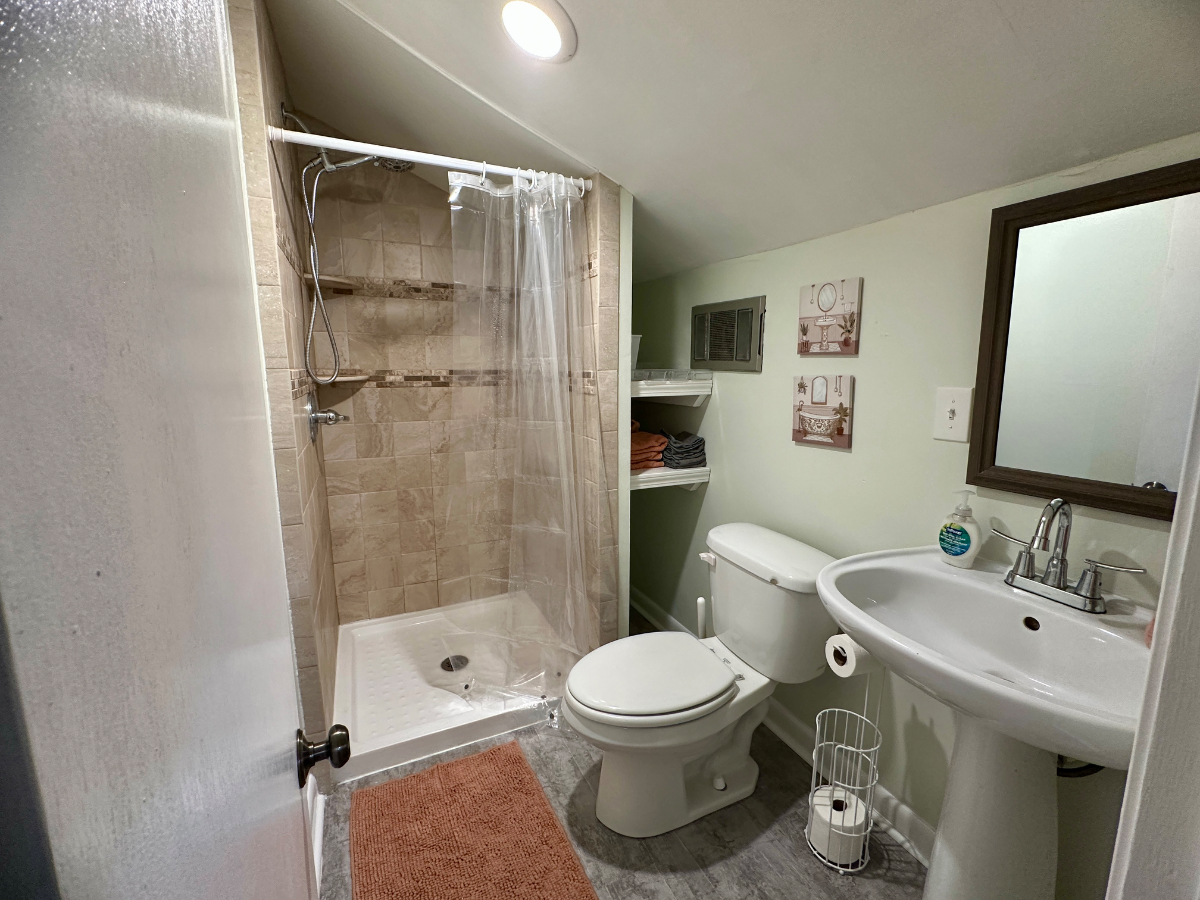 Private Studio Apartment Near Hospitals - Photo 9