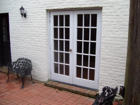 Street Front Carriage House - Photo 2