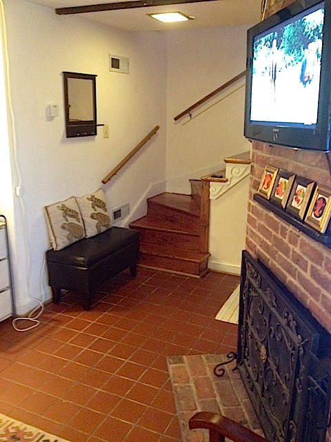 Street Front Carriage House - Photo 5