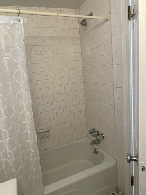 Street Front Carriage House - Photo 12
