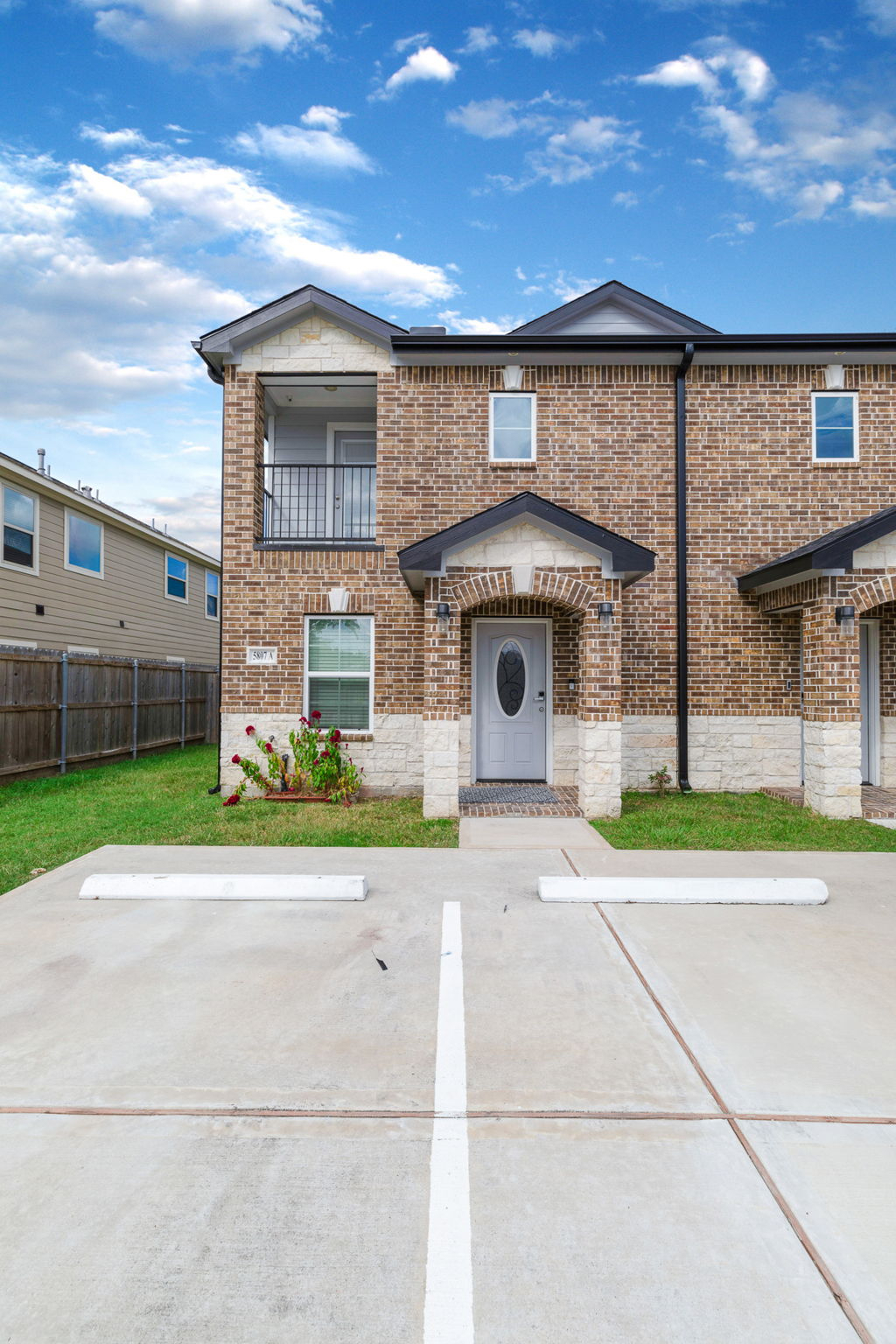 Stylish 2 bed in prime location - Photo 1