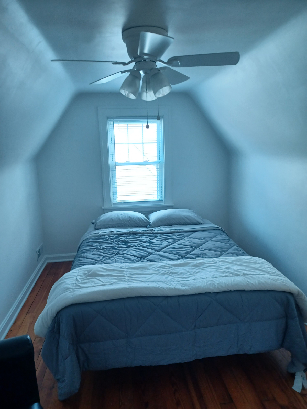 Quiet,Clean Furnished Studio w/ washer & dryer - Photo 4