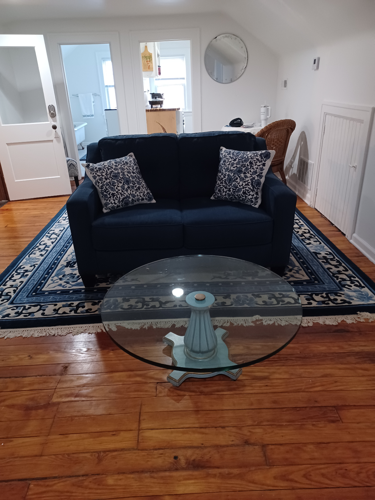 Quiet,Clean Furnished Studio w/ washer & dryer
