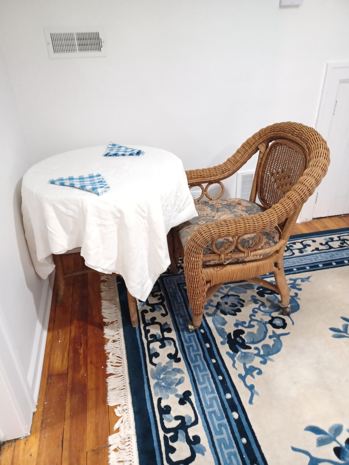 Quiet,Clean Furnished Studio w/ washer & dryer - Photo 12