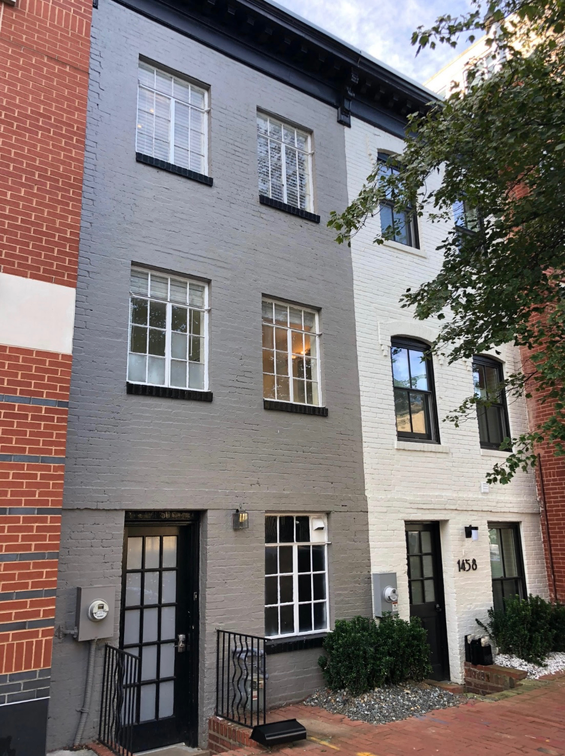 Charming two bedroom townhome on DCs hottest block. Two car parking. - Photo 2