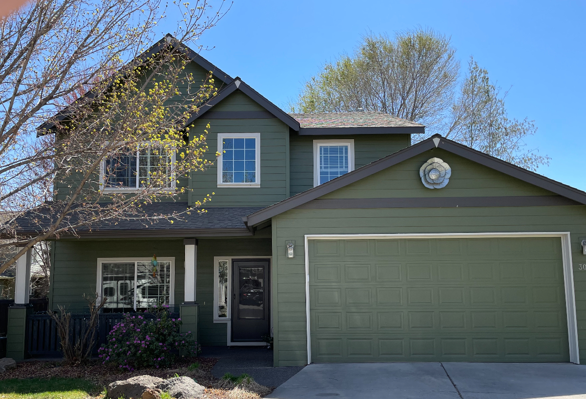 Comfortable, spacious home, fenced yard - Photo 1