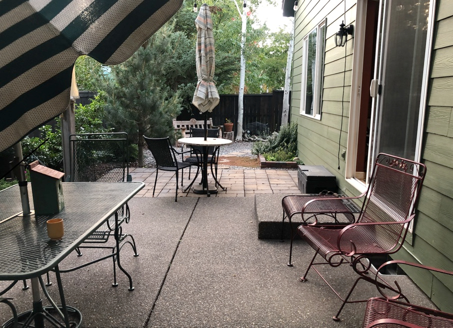 Comfortable, spacious home, fenced yard - Photo 3