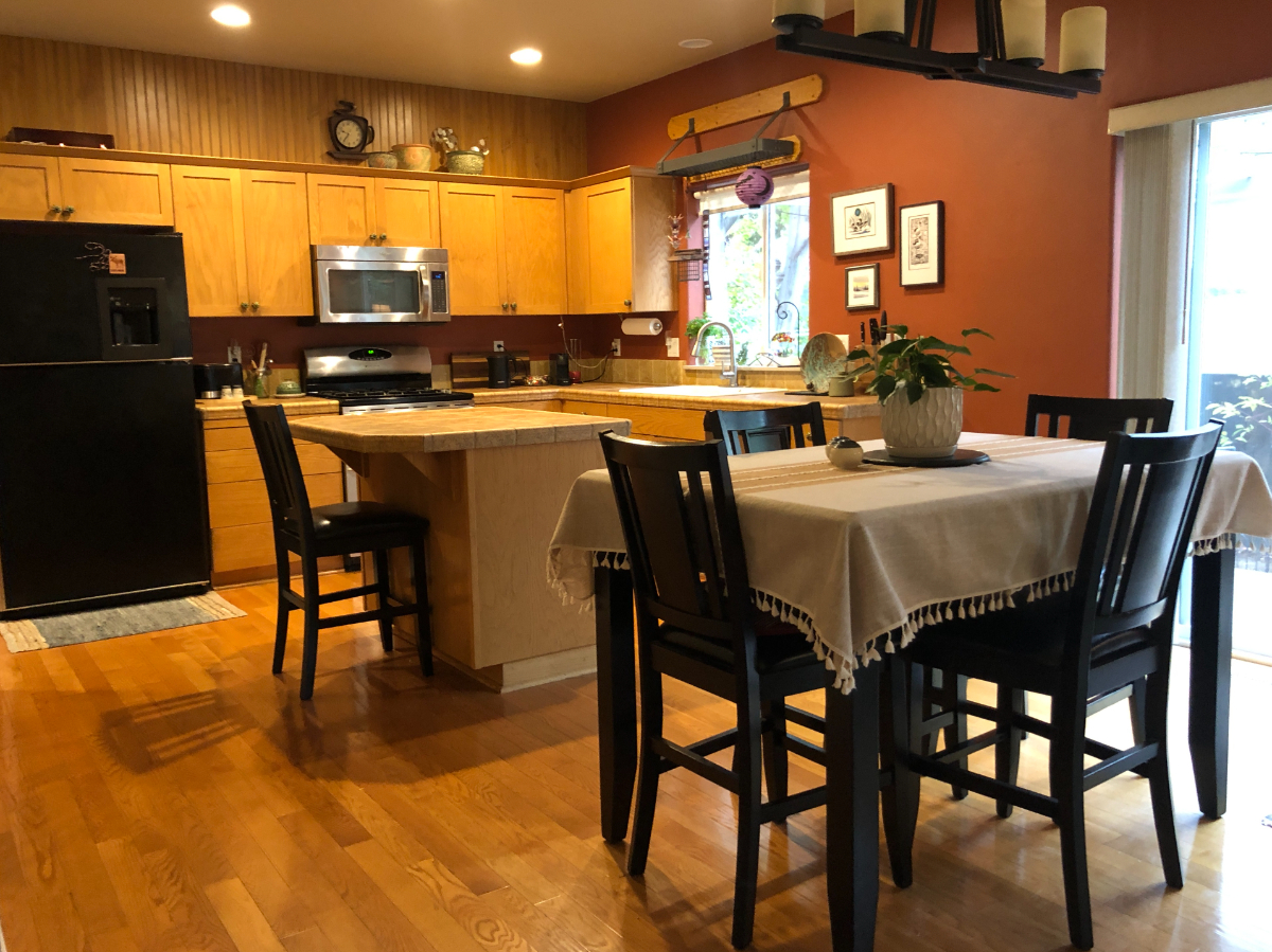 Comfortable, spacious home, fenced yard - Photo 6