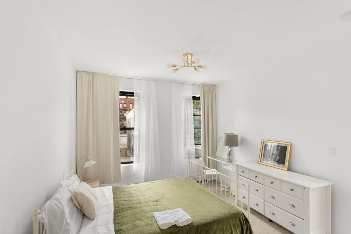 Garden Duplex Townhouse, 25min to Manhattan - Photo 2