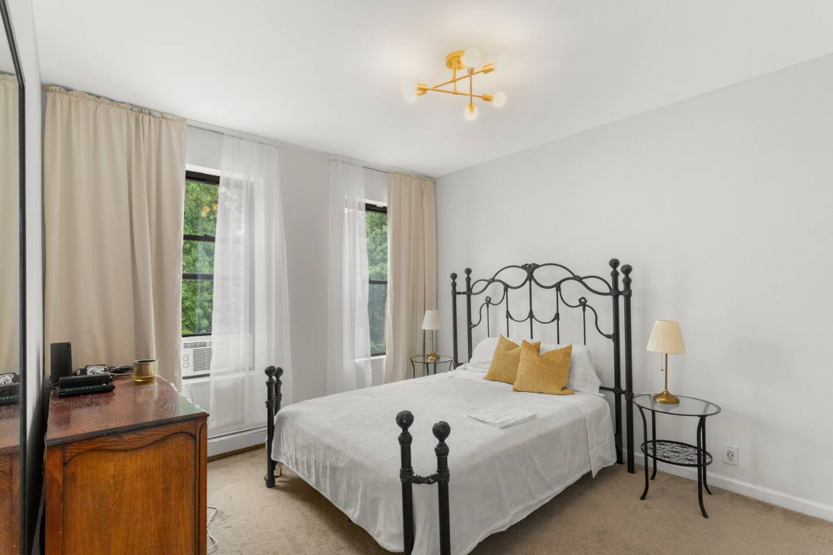 Garden Duplex Townhouse, 25min to Manhattan - Photo 3