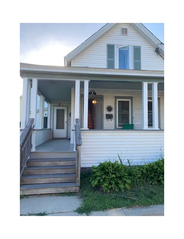 Cozy Duplex w/Hot Tub, W/D, Off Street Parking Apt B - Photo 1