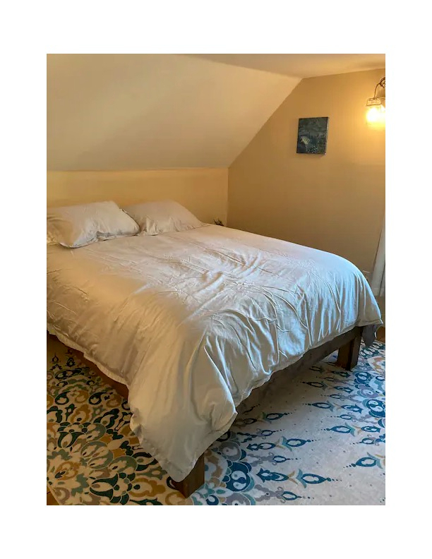 Cozy Duplex w/Hot Tub, W/D, Off Street Parking Apt B - Photo 2