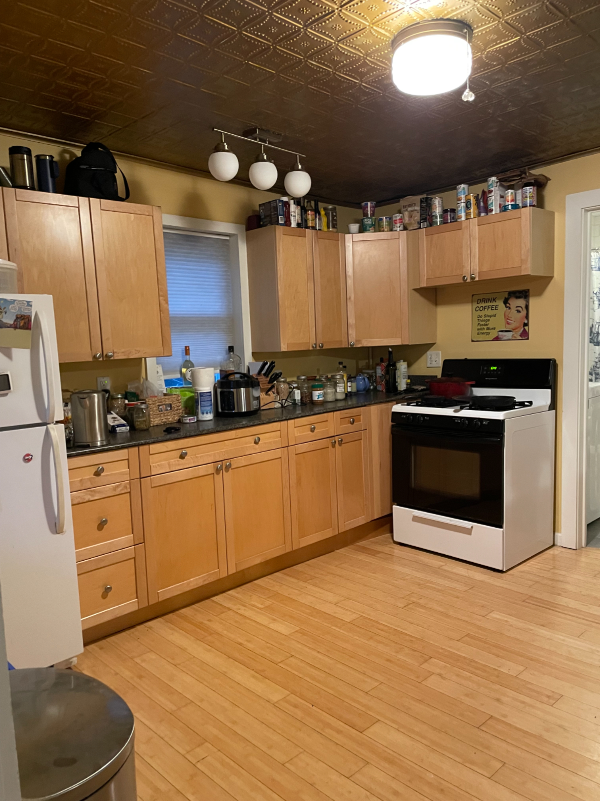Cozy Duplex w/Hot Tub, W/D, Off Street Parking Apt B - Photo 3