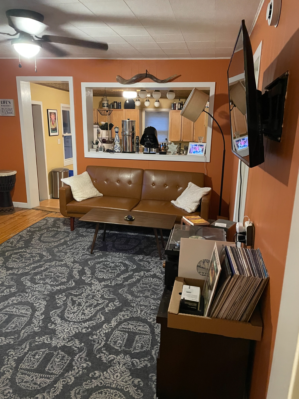 Cozy Duplex w/Hot Tub, W/D, Off Street Parking Apt B - Photo 4