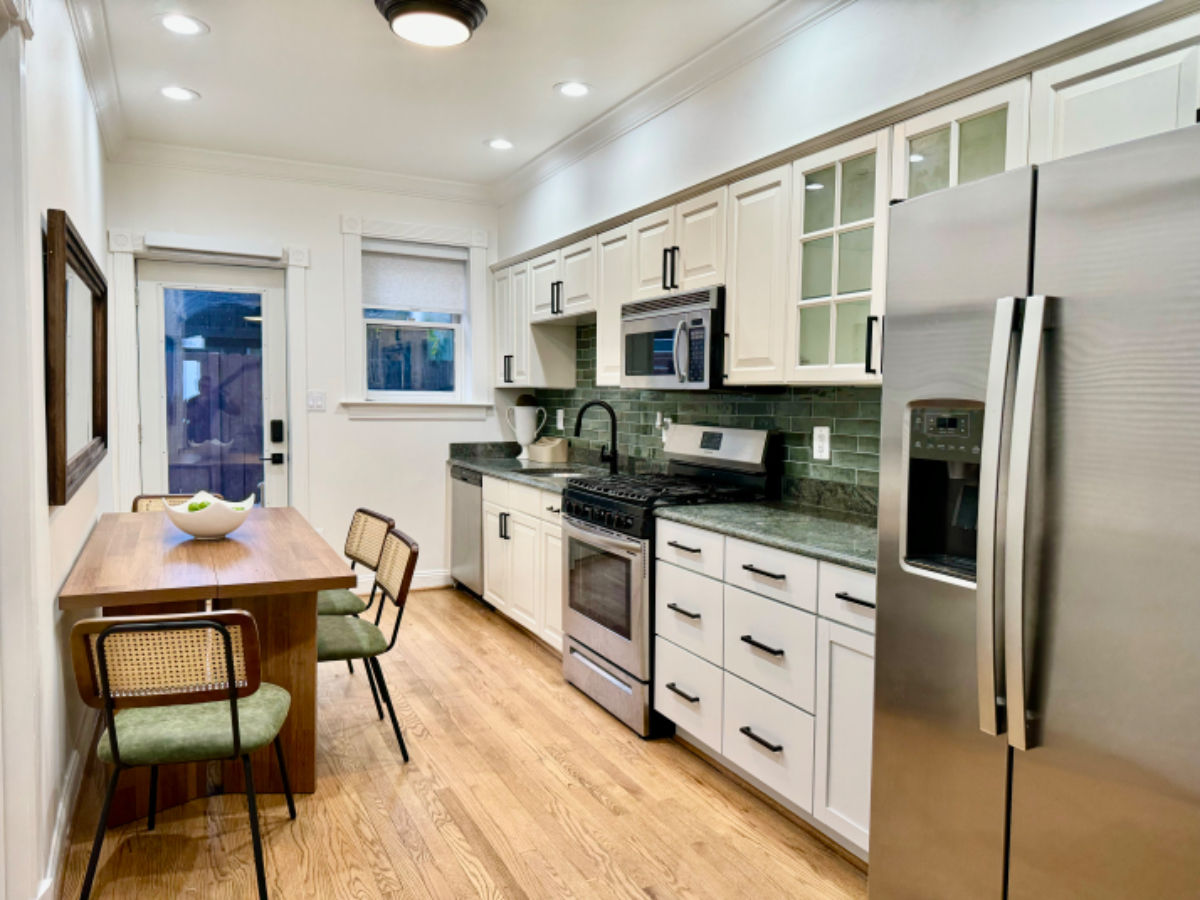 Stylish Prime Logan Circle 4 bedroom 2 bath - Photo 4