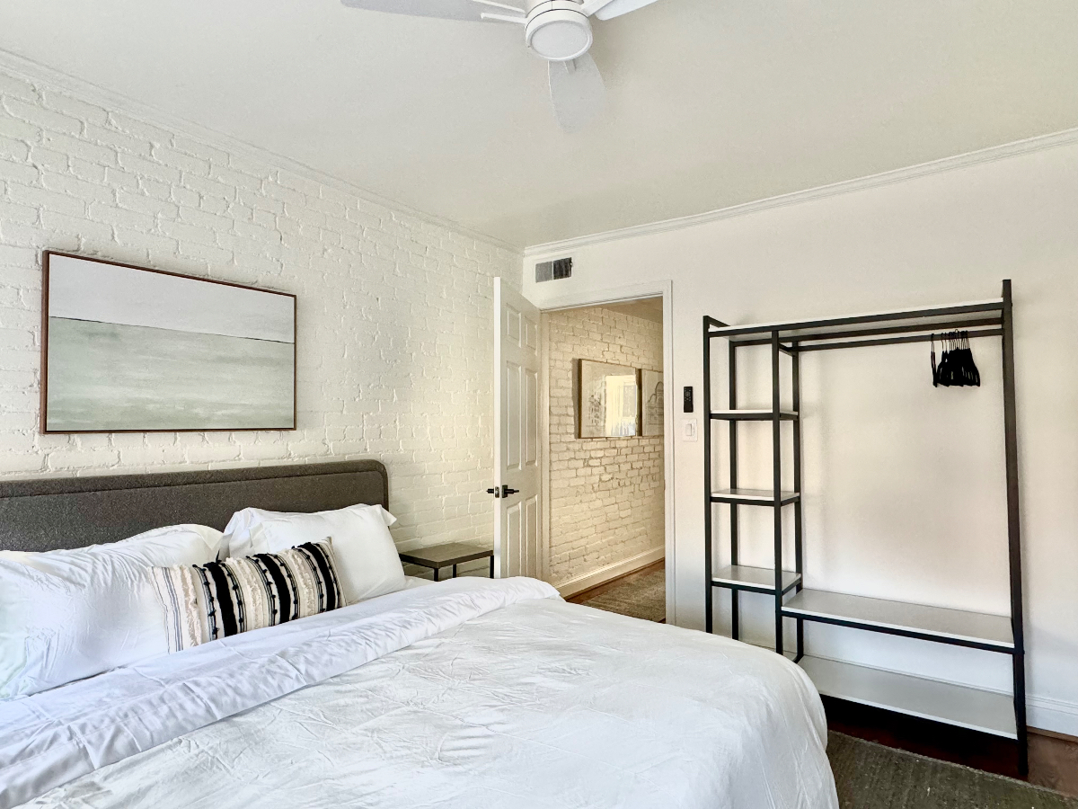 Stylish Prime Logan Circle 4 bedroom 2 bath - Photo 7