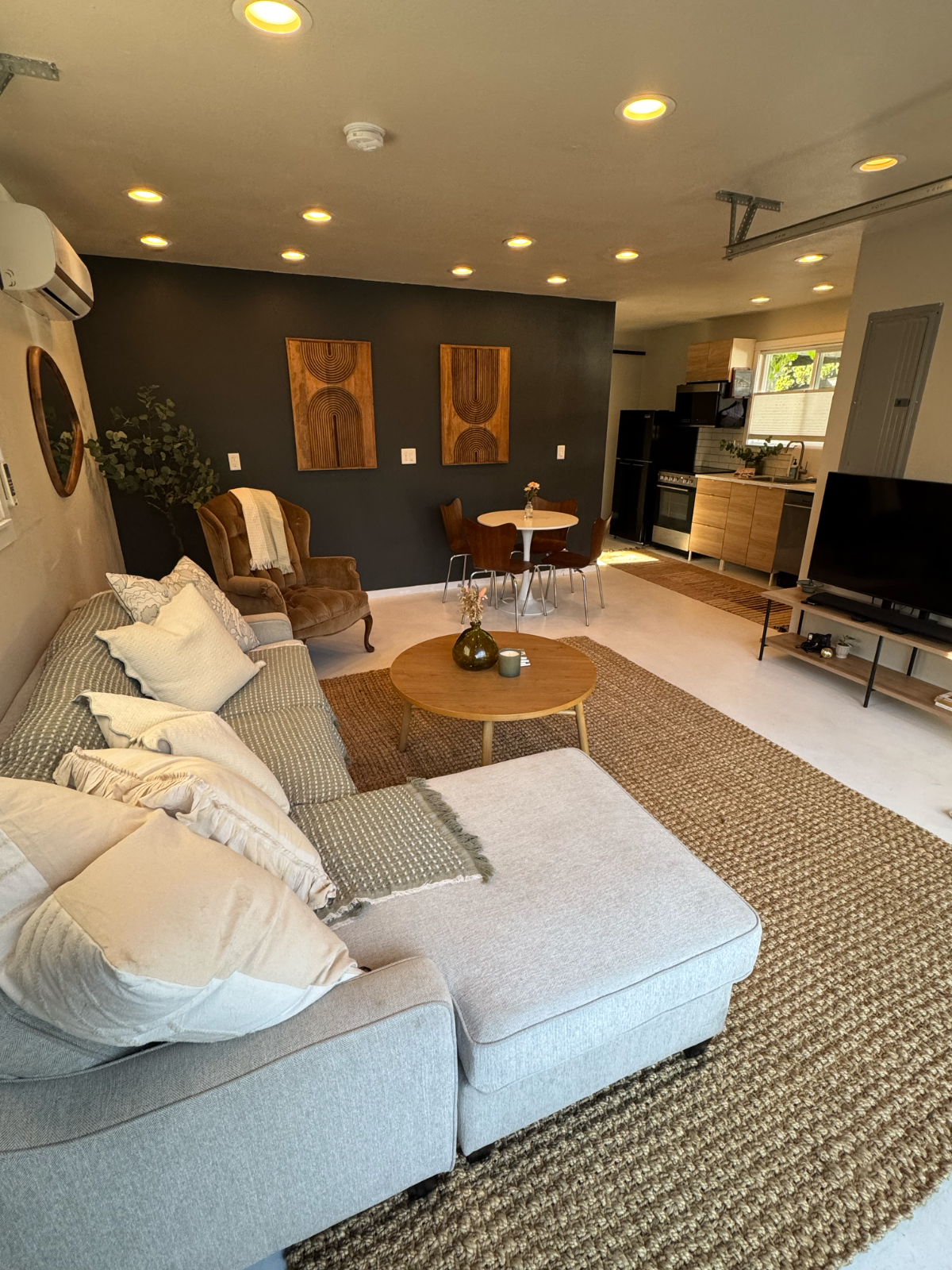 Cozy Casita in Midtown - Photo 3