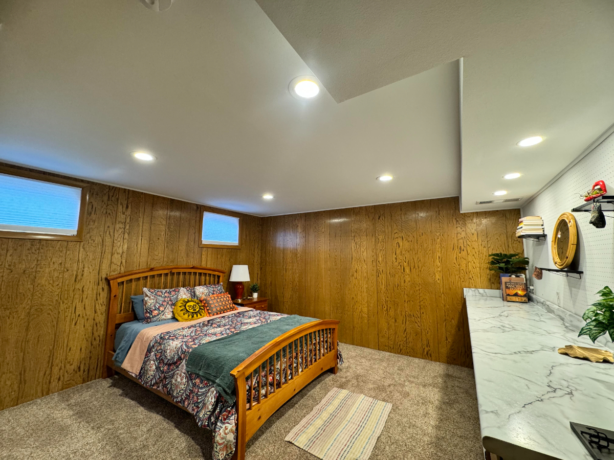 1400 Sq Ft Furnished Basement- Shared Kitchen and Laundry - Photo 4