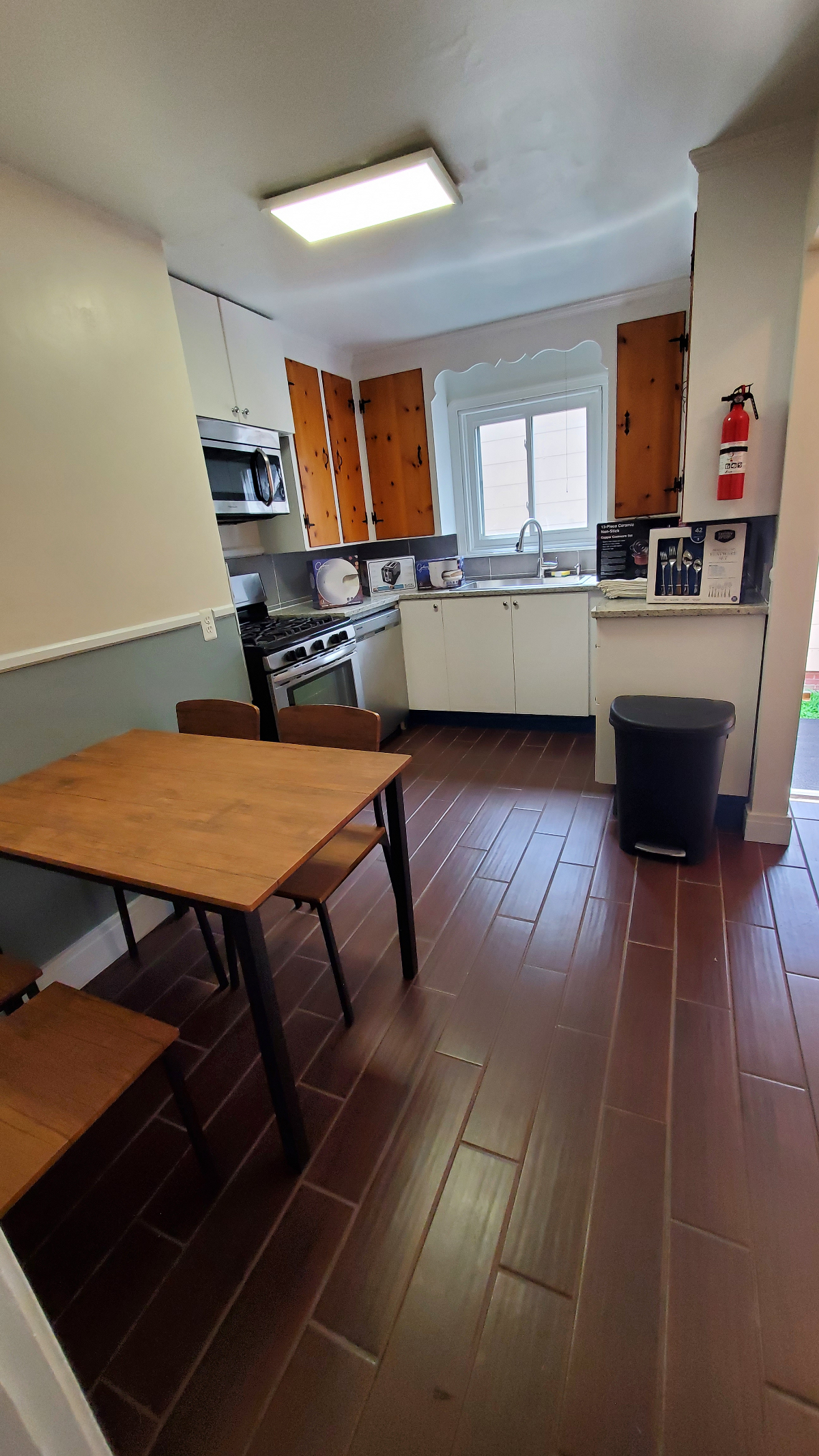 Raleigh St house with a private bathroom. - Photo 2