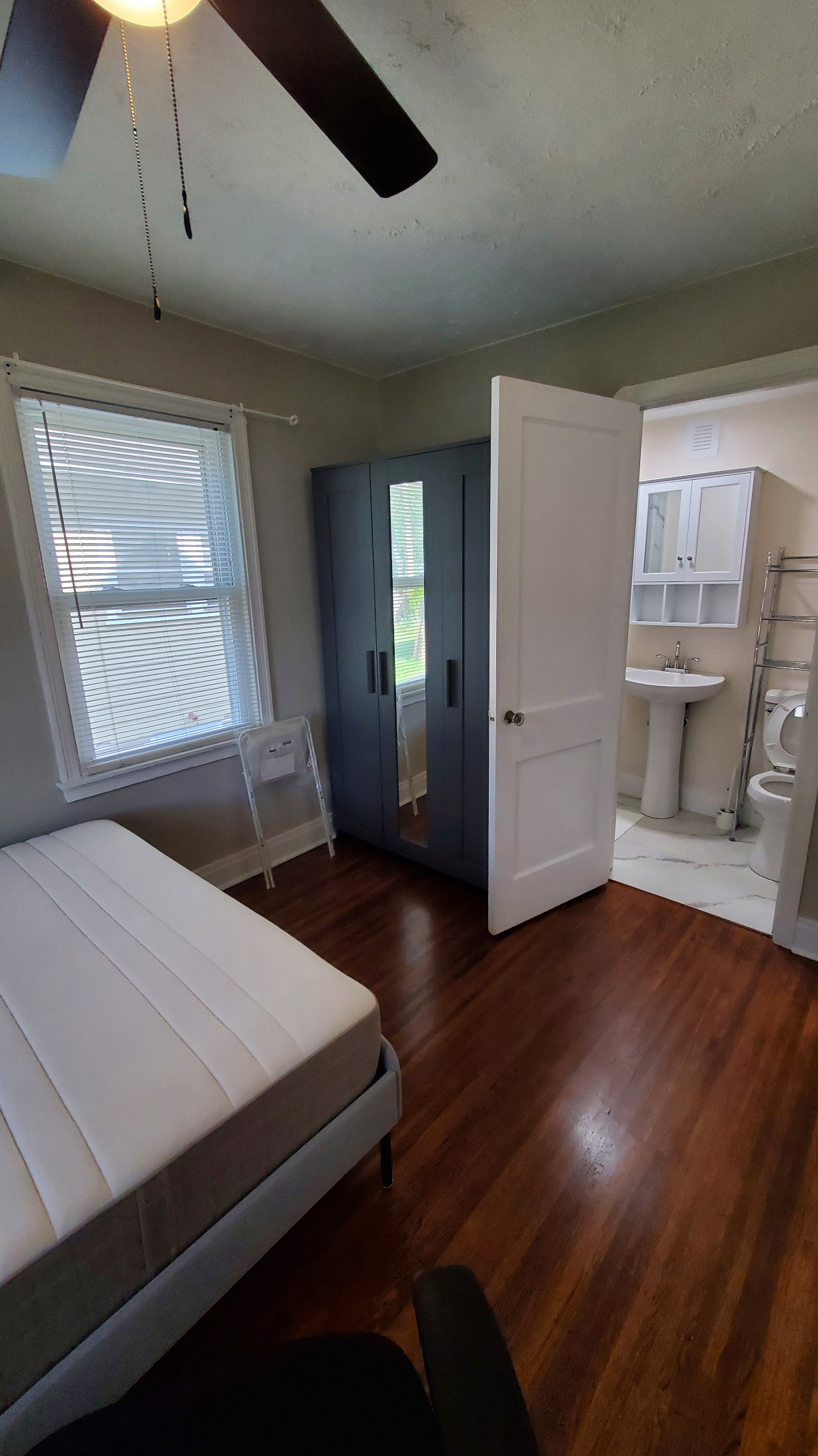 Raleigh St house with a private bathroom. - Photo 5