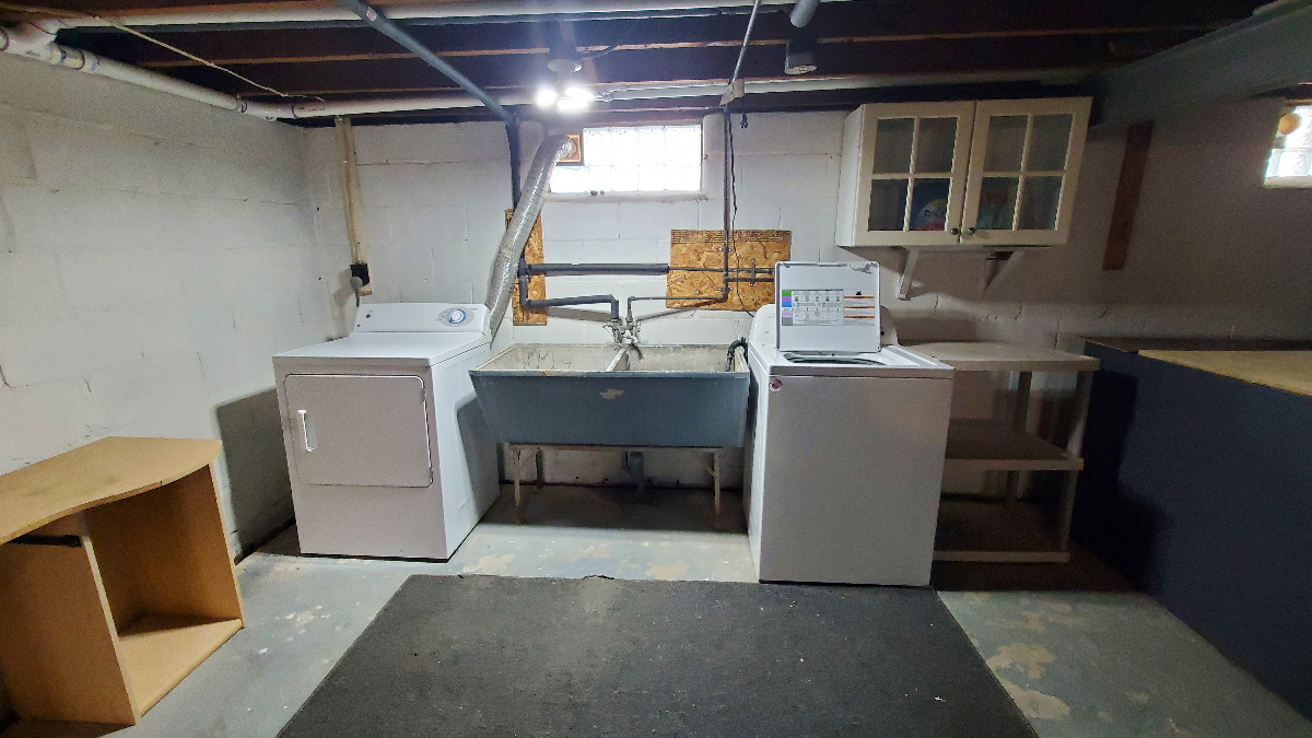 Raleigh St house with a private bathroom. - Photo 7