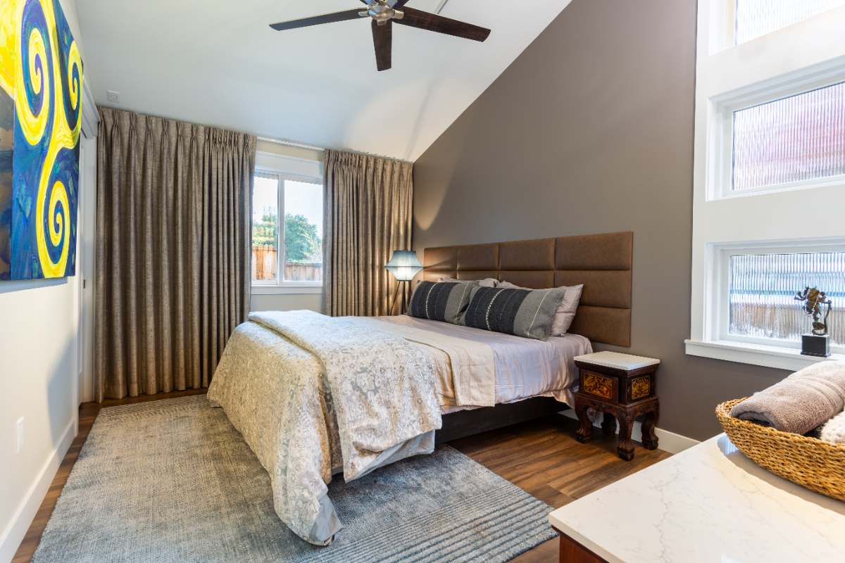 Beautiful Bedroom Fully Furnished