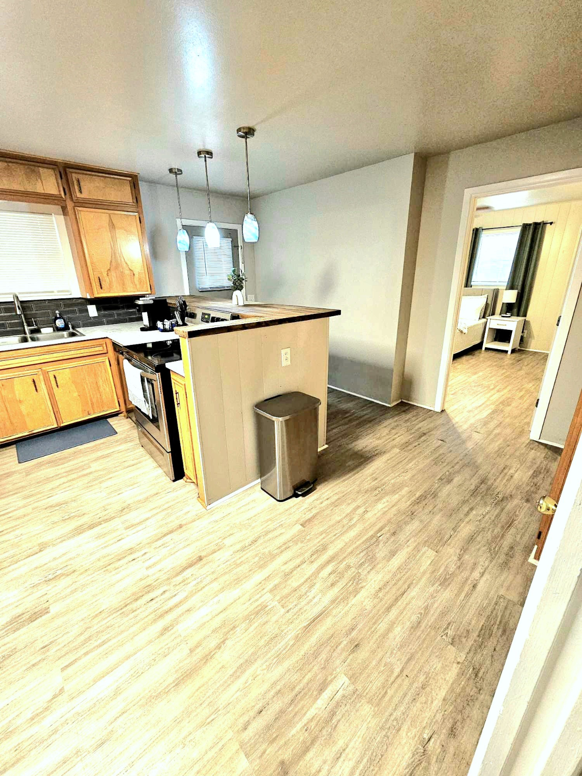 The Urban Haus 36 - Modern 4BR/2BA/2-Car Garage Near Hospitals & TTU - Photo 8